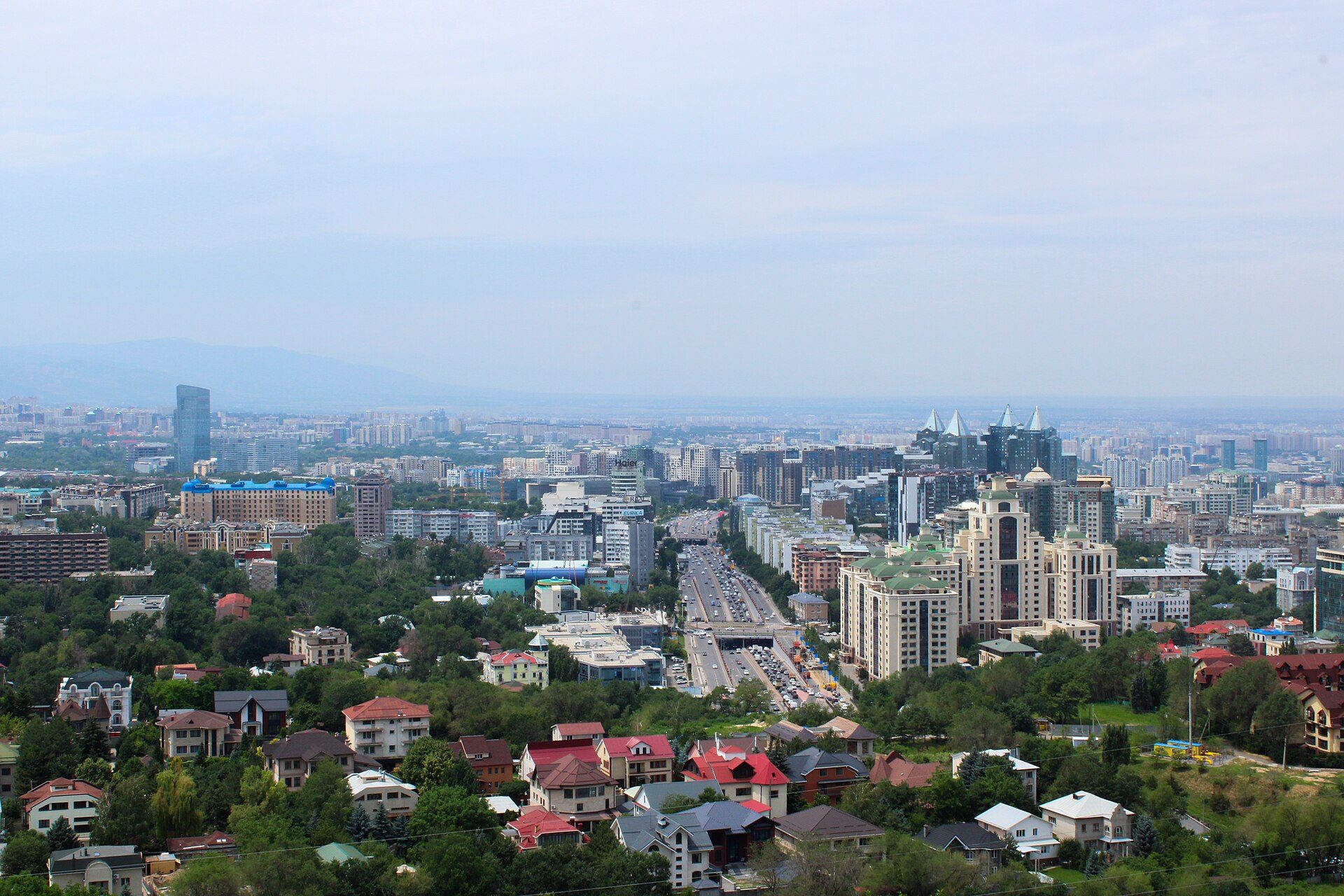 Almaty below the Zailiyskiy Alatau